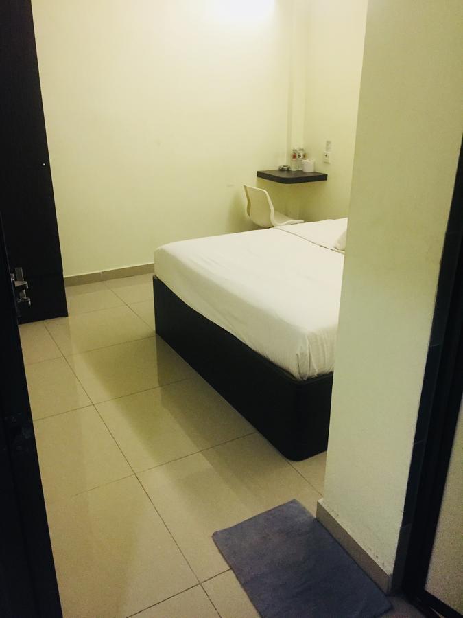 Desa House Hotel Кепонг Екстериор снимка