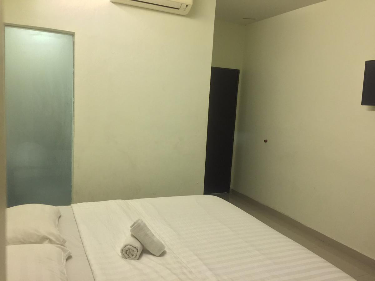 Desa House Hotel Кепонг Екстериор снимка