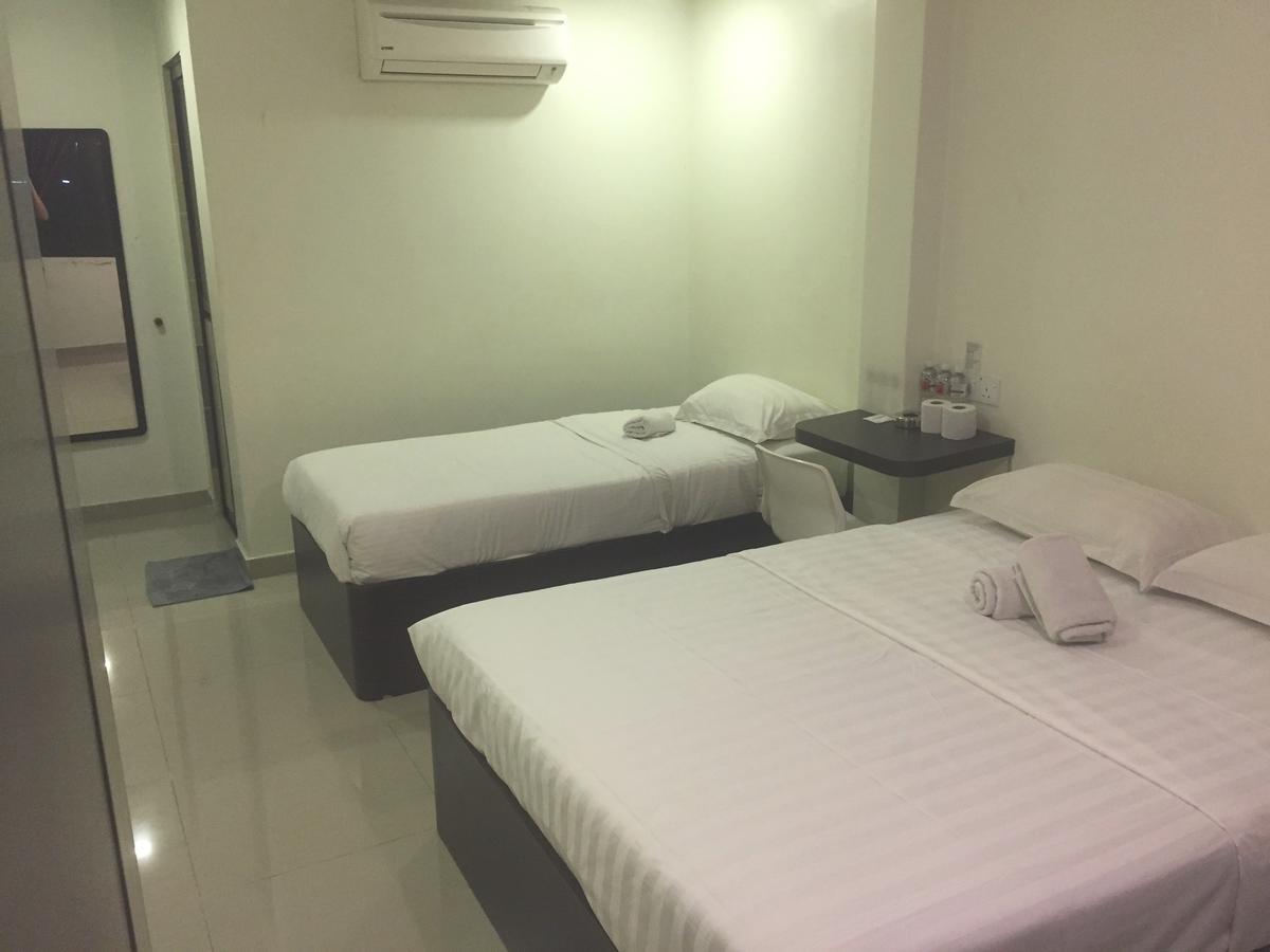 Desa House Hotel Кепонг Екстериор снимка