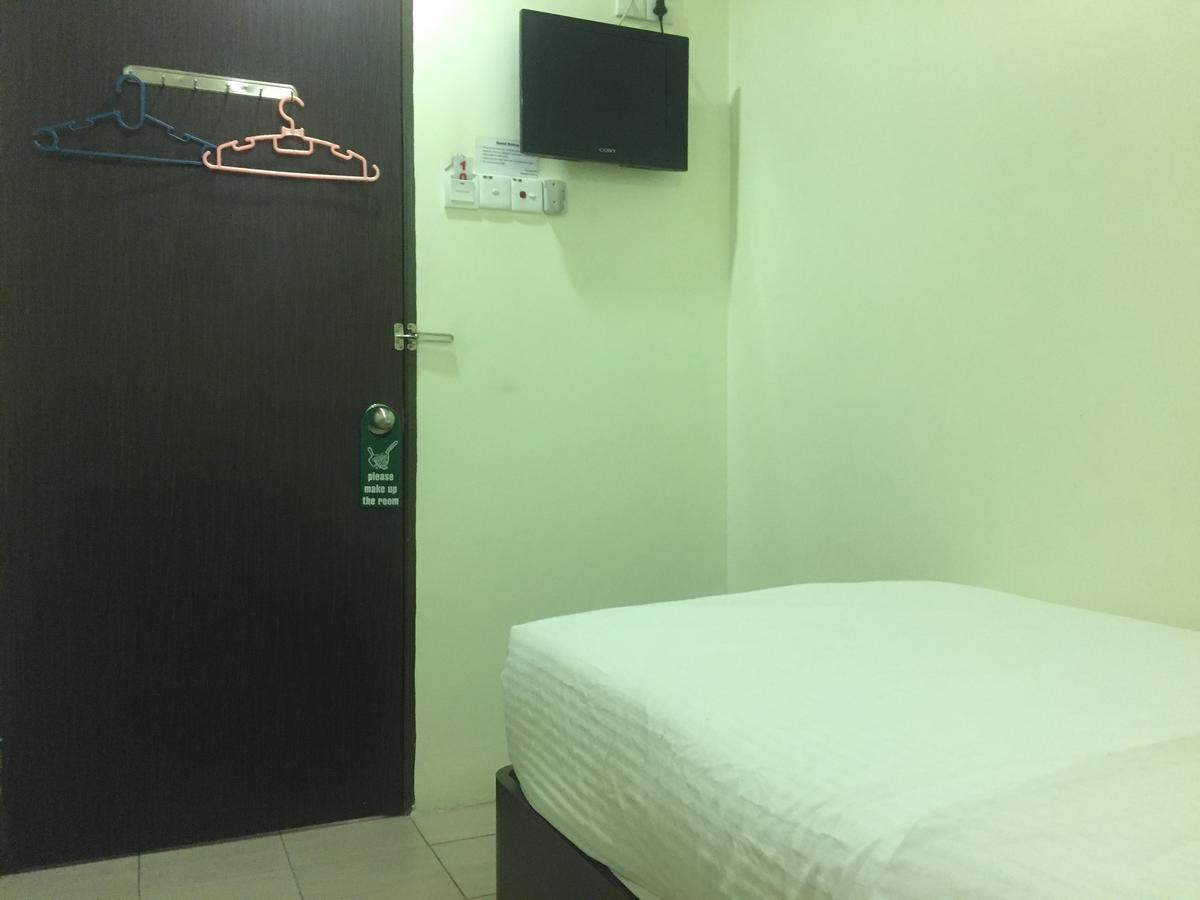 Desa House Hotel Кепонг Екстериор снимка