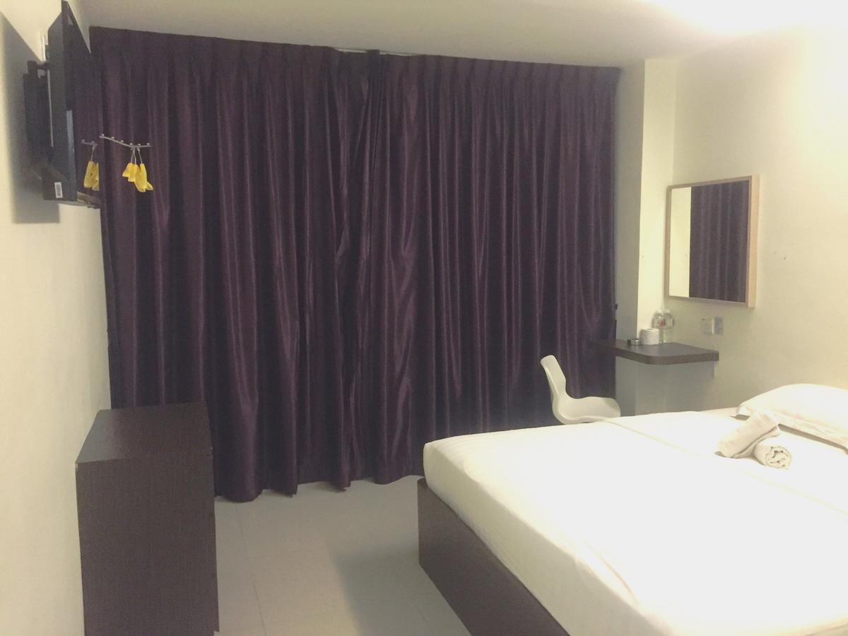 Desa House Hotel Кепонг Екстериор снимка