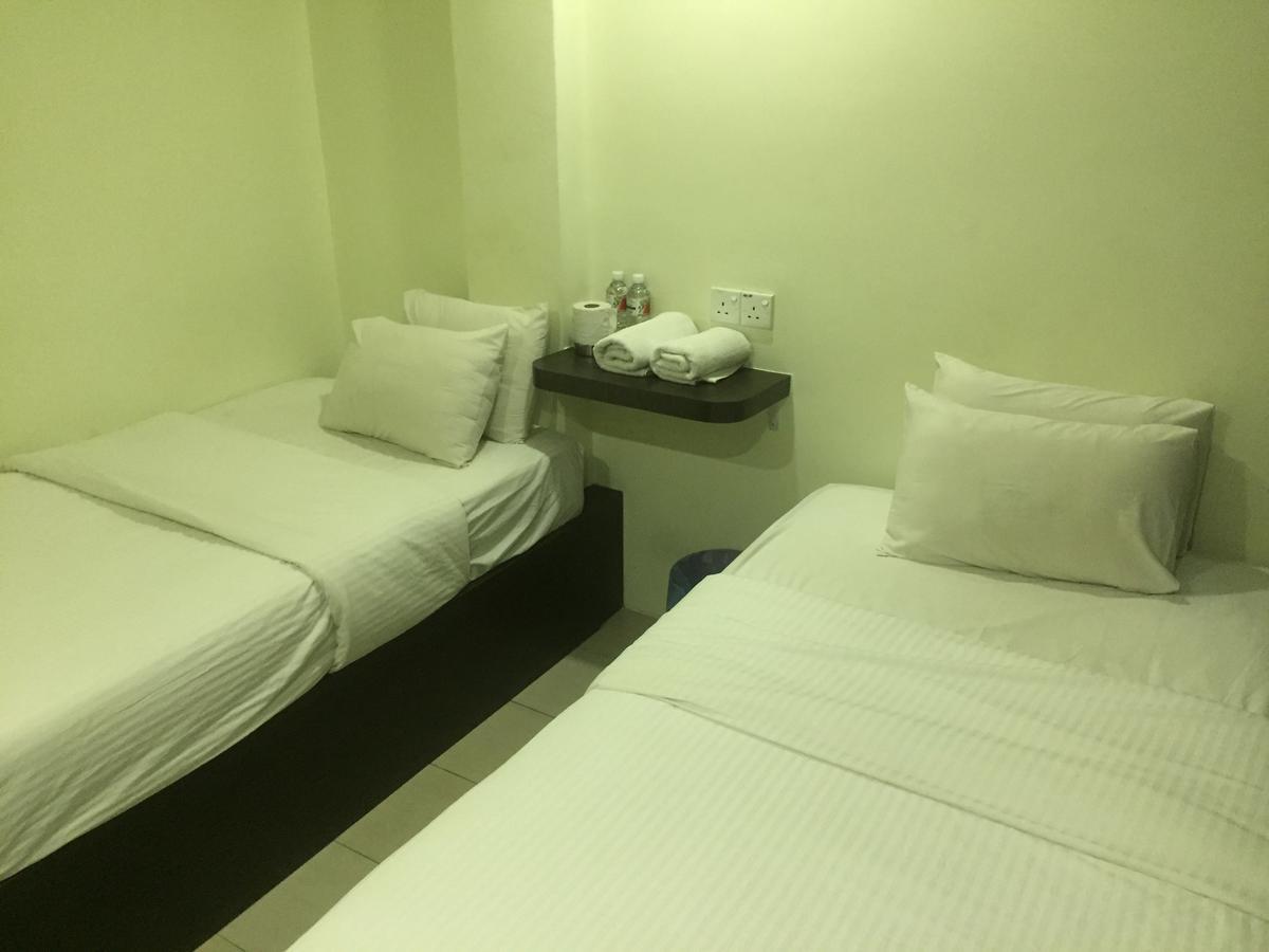 Desa House Hotel Кепонг Екстериор снимка