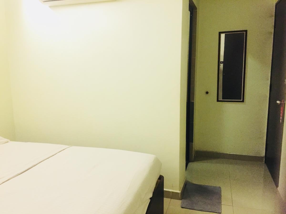 Desa House Hotel Кепонг Екстериор снимка