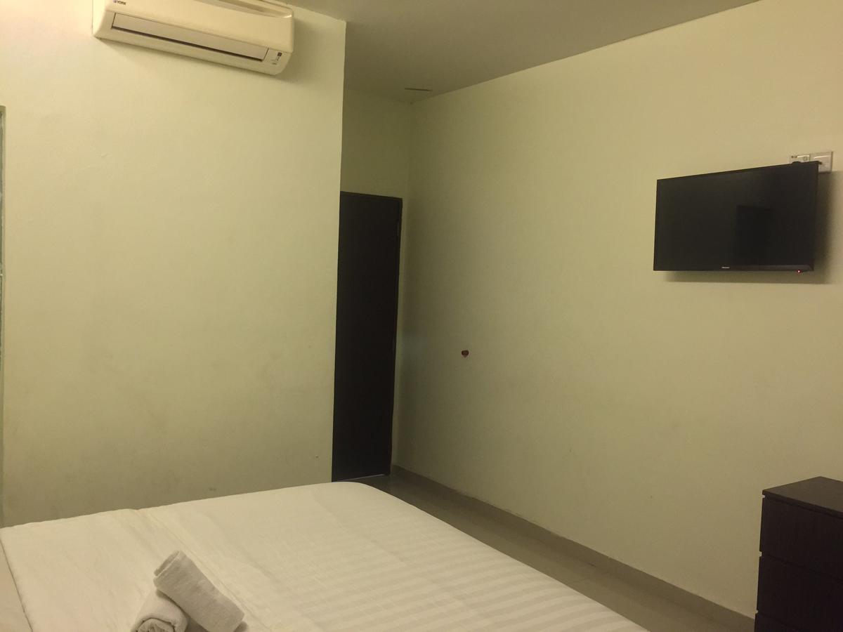 Desa House Hotel Кепонг Екстериор снимка