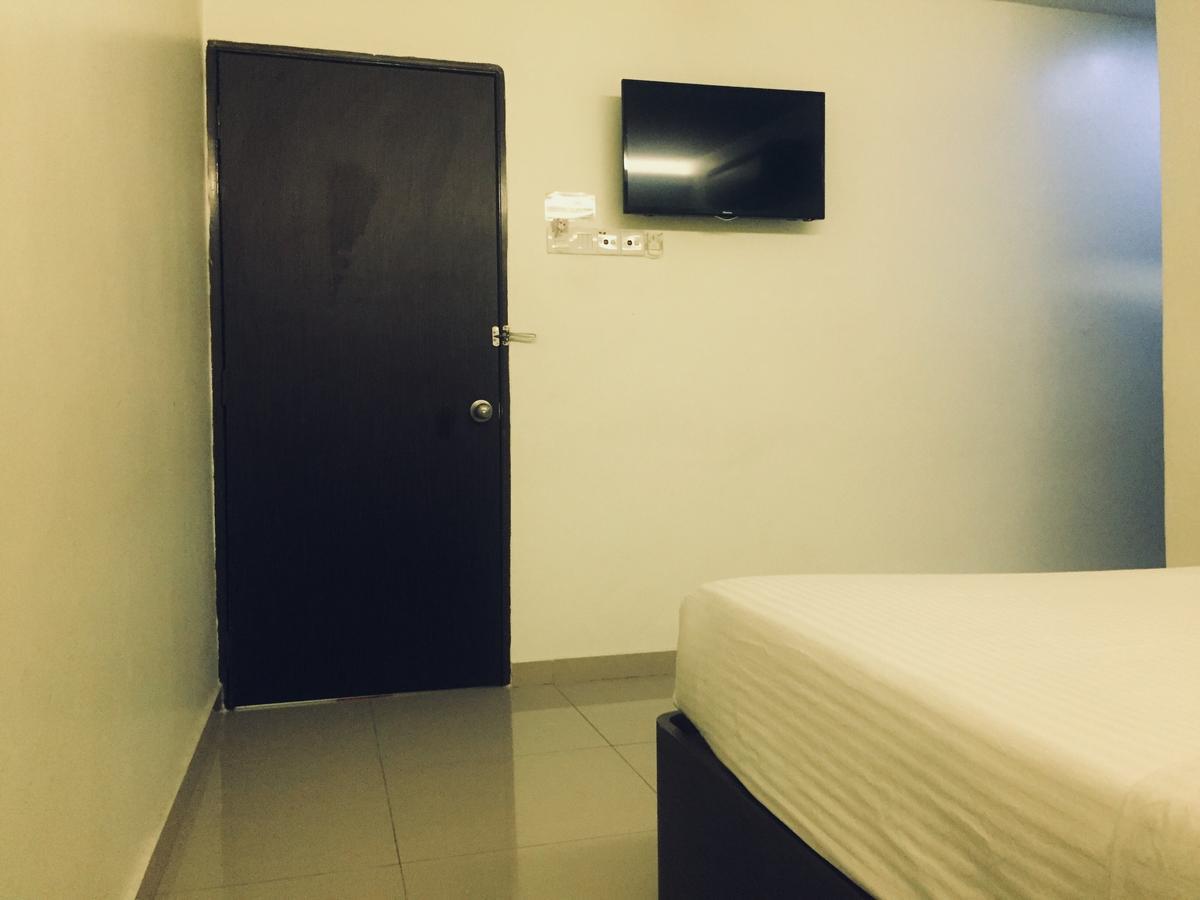 Desa House Hotel Кепонг Екстериор снимка