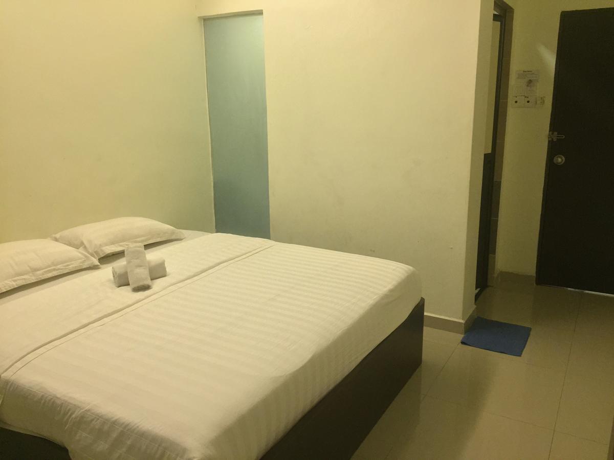 Desa House Hotel Кепонг Екстериор снимка