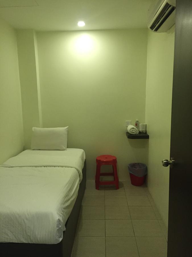 Desa House Hotel Кепонг Екстериор снимка