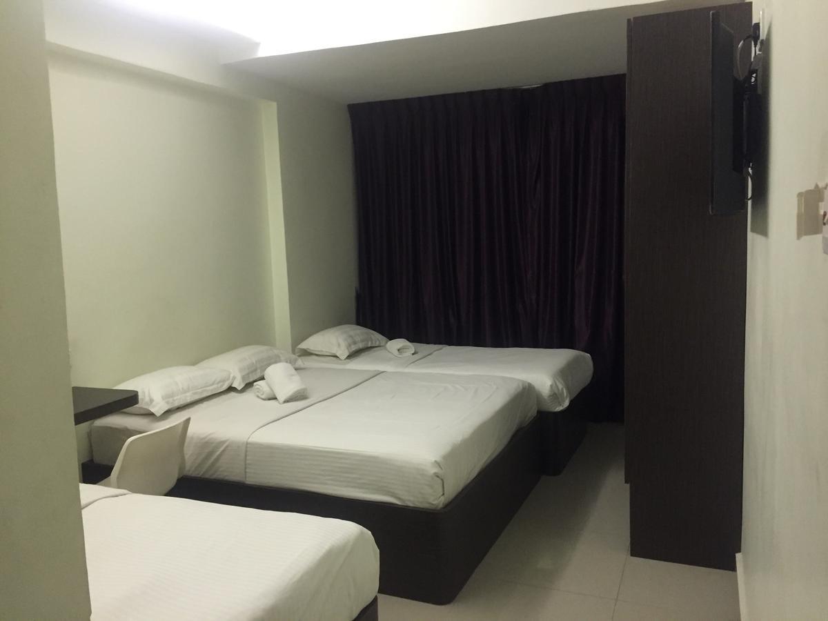 Desa House Hotel Кепонг Екстериор снимка