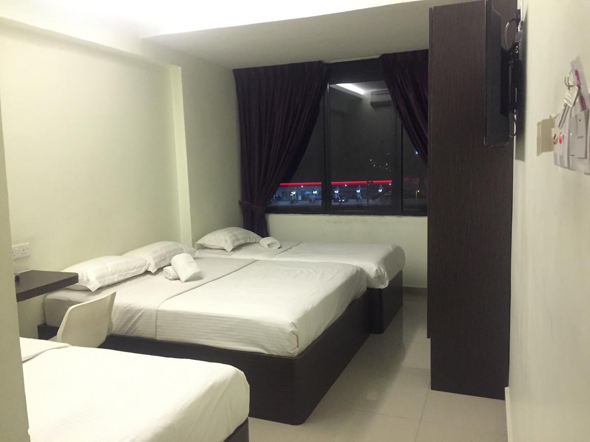 Desa House Hotel Кепонг Екстериор снимка