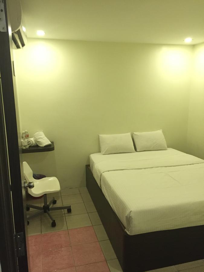 Desa House Hotel Кепонг Екстериор снимка