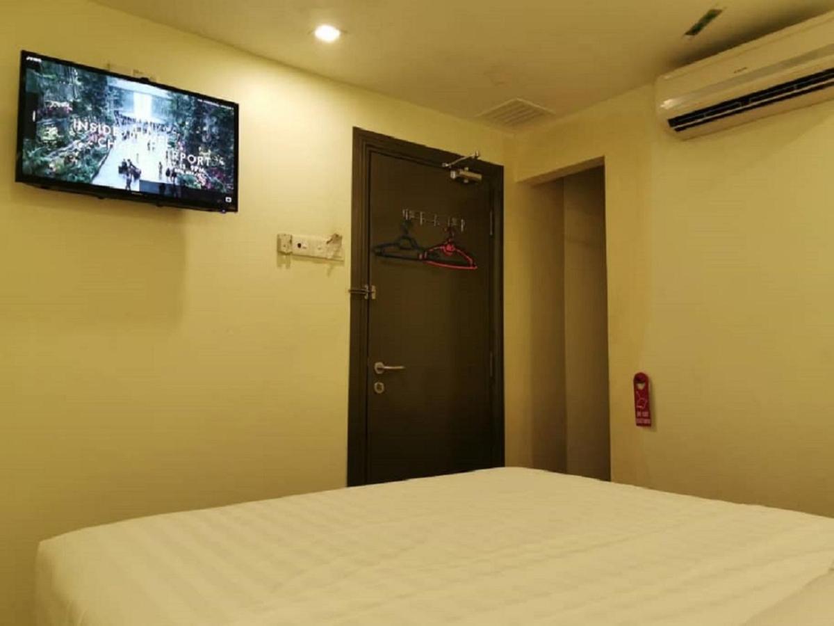 Desa House Hotel Кепонг Екстериор снимка